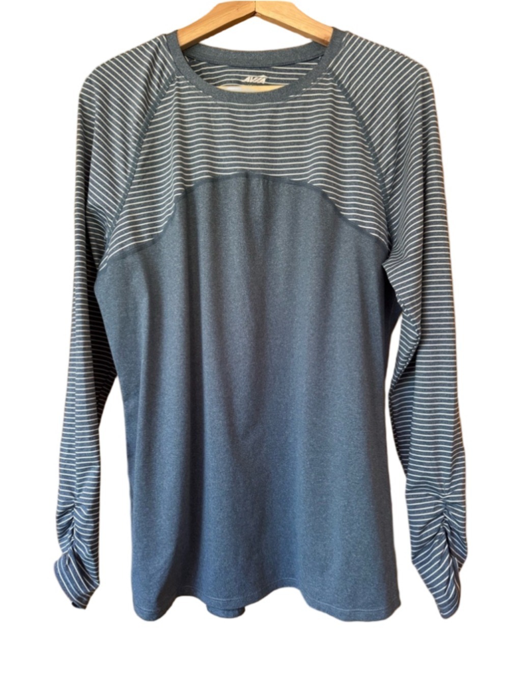 Avia Slate and White Striped Long Sleeve Performance Tee size large